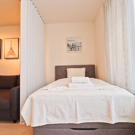 Sunny Apartment In Smichov, Prague 5 Eksteriør billede