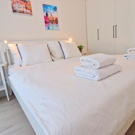 Sunny Apartment In Smichov, Prague 5 Eksteriør billede