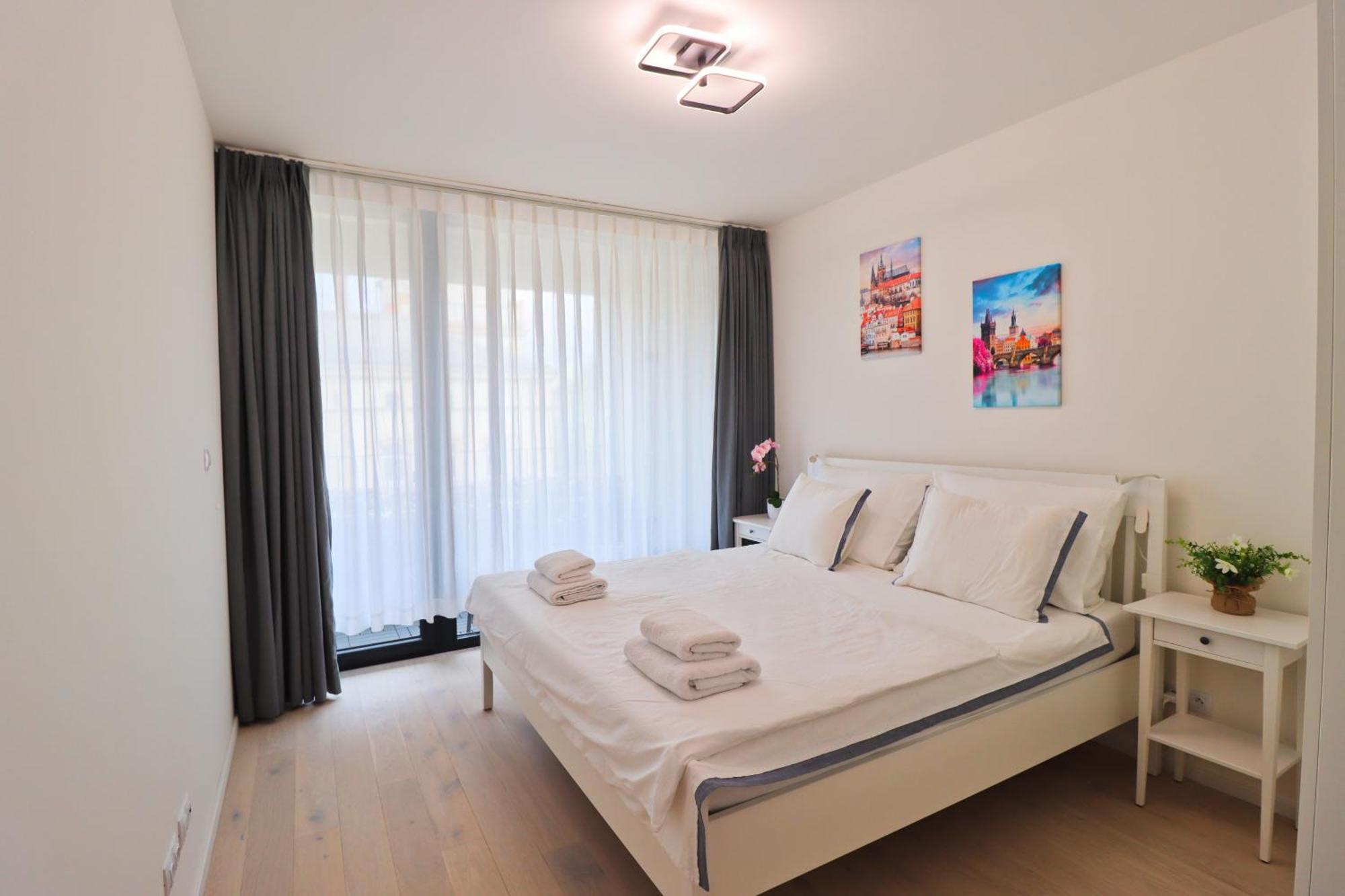 Sunny Apartment In Smichov, Prague 5 Eksteriør billede