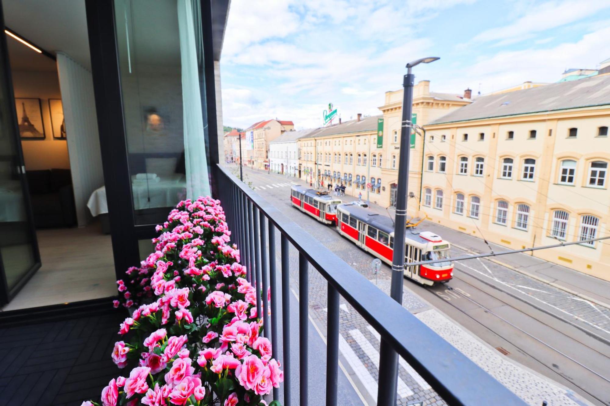 Sunny Apartment In Smichov, Prague 5 Eksteriør billede