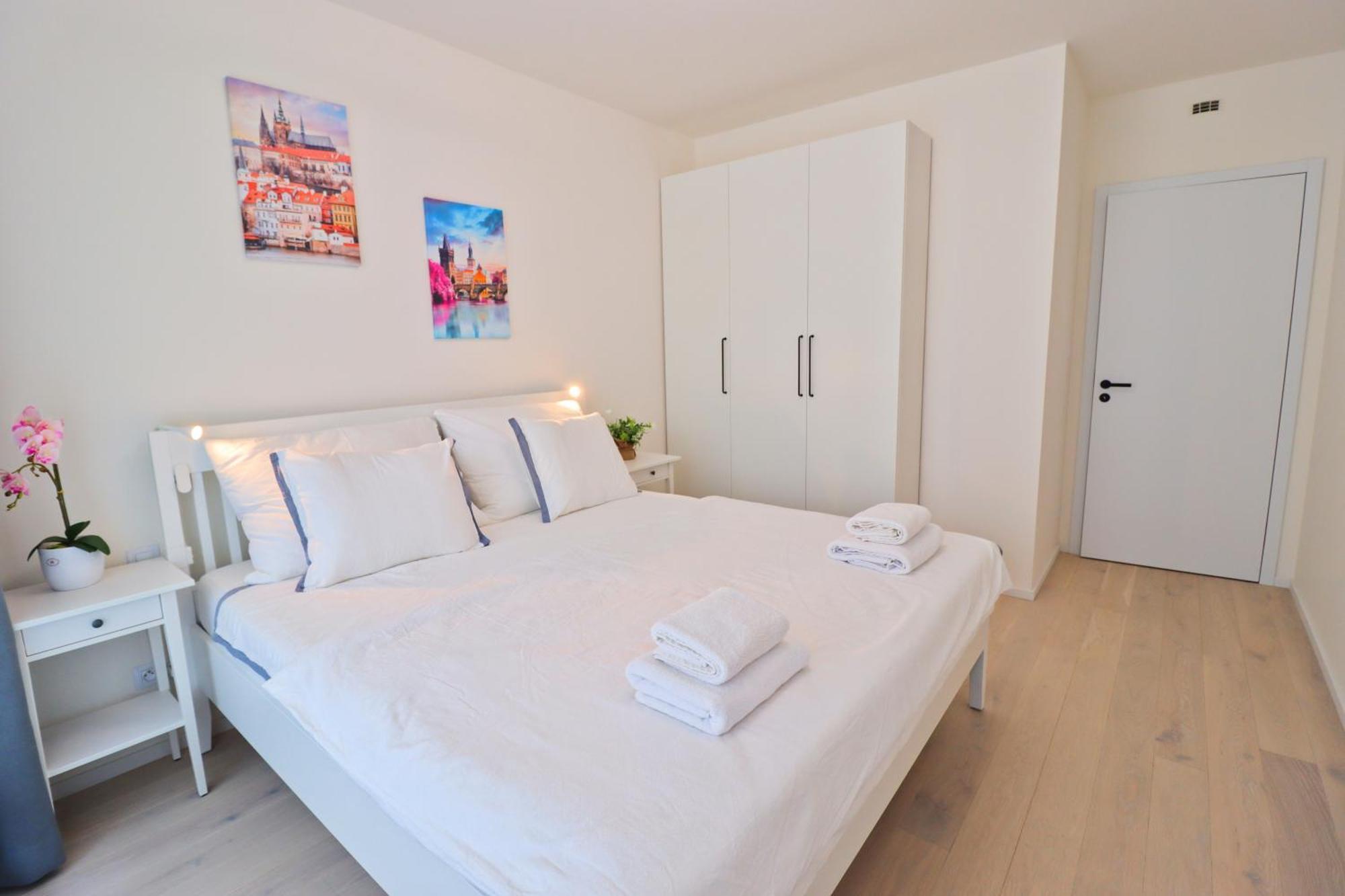 Sunny Apartment In Smichov, Prague 5 Eksteriør billede