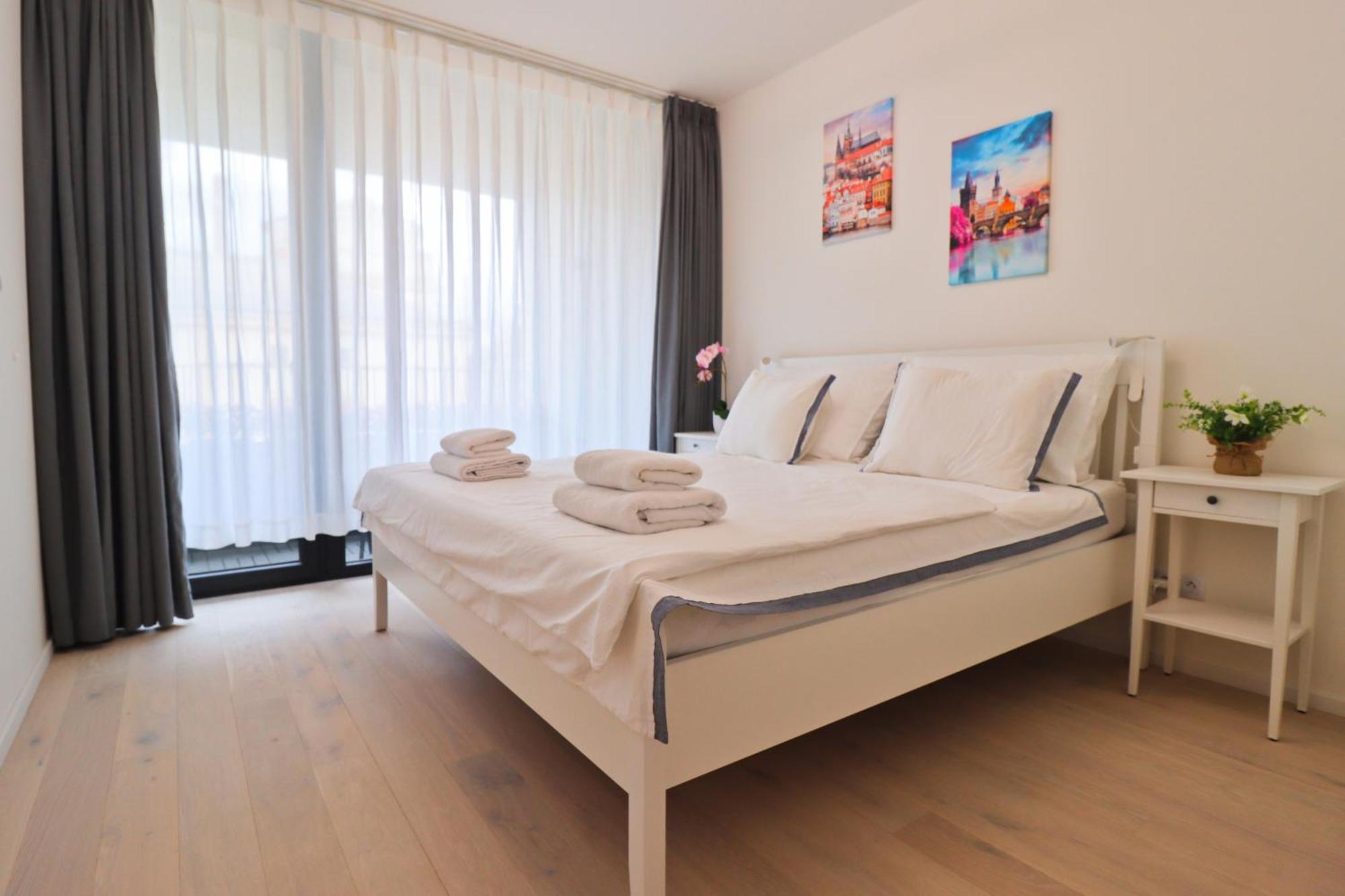 Sunny Apartment In Smichov, Prague 5 Eksteriør billede